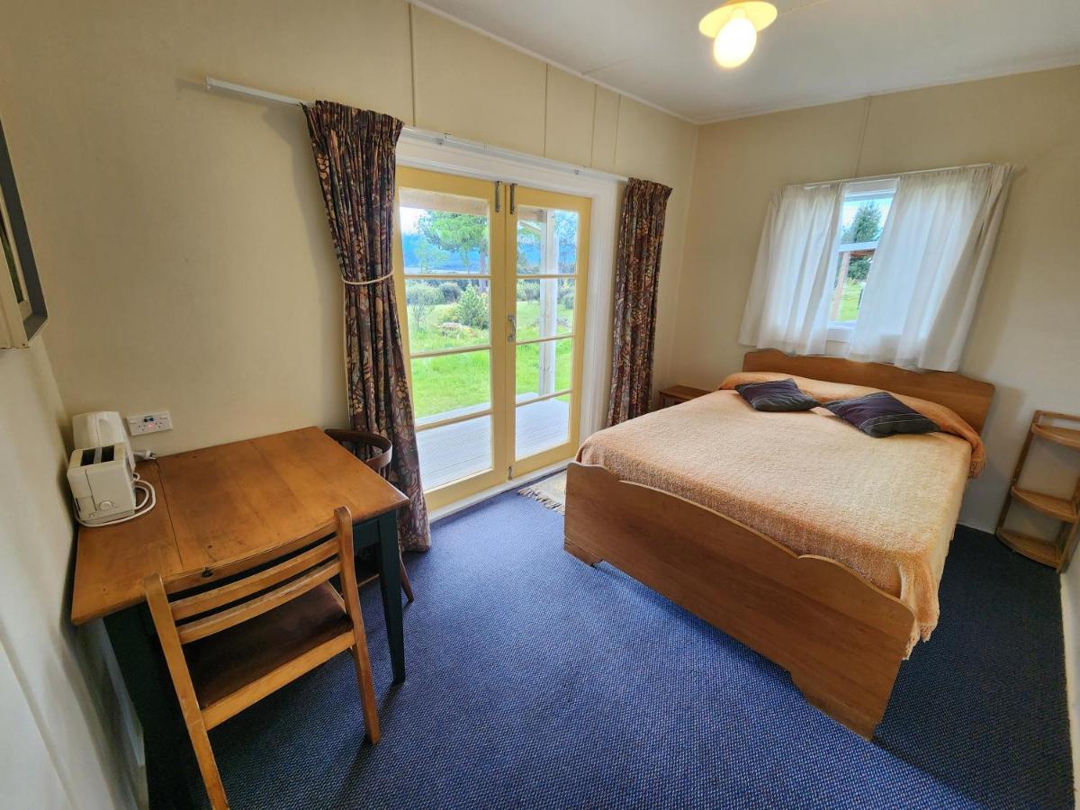 Manapouri Holiday Park Exterior photo