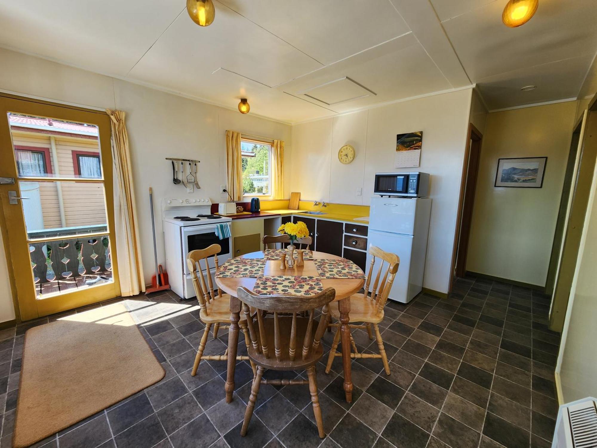 Manapouri Holiday Park Exterior photo