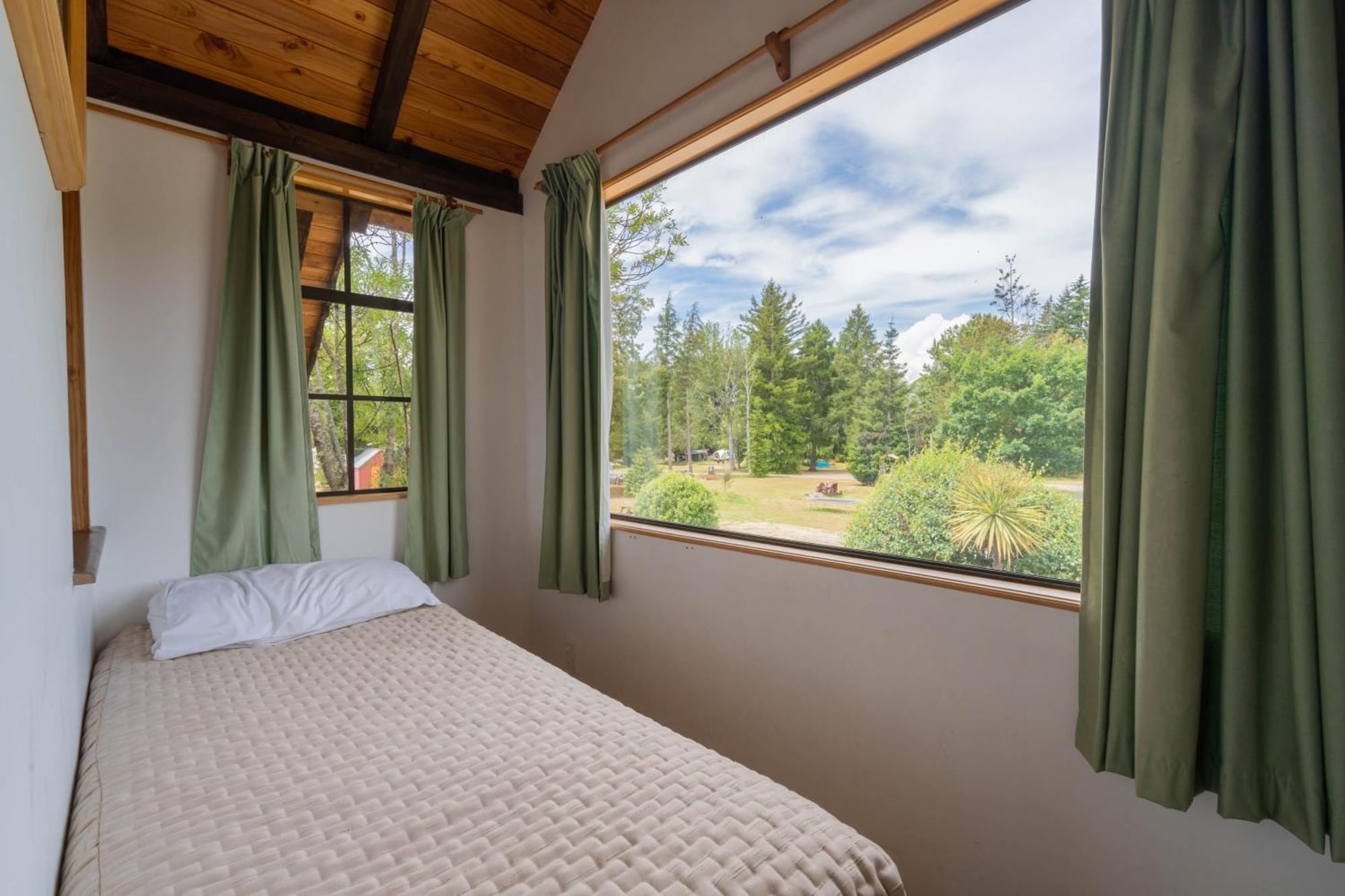 Manapouri Holiday Park Exterior photo