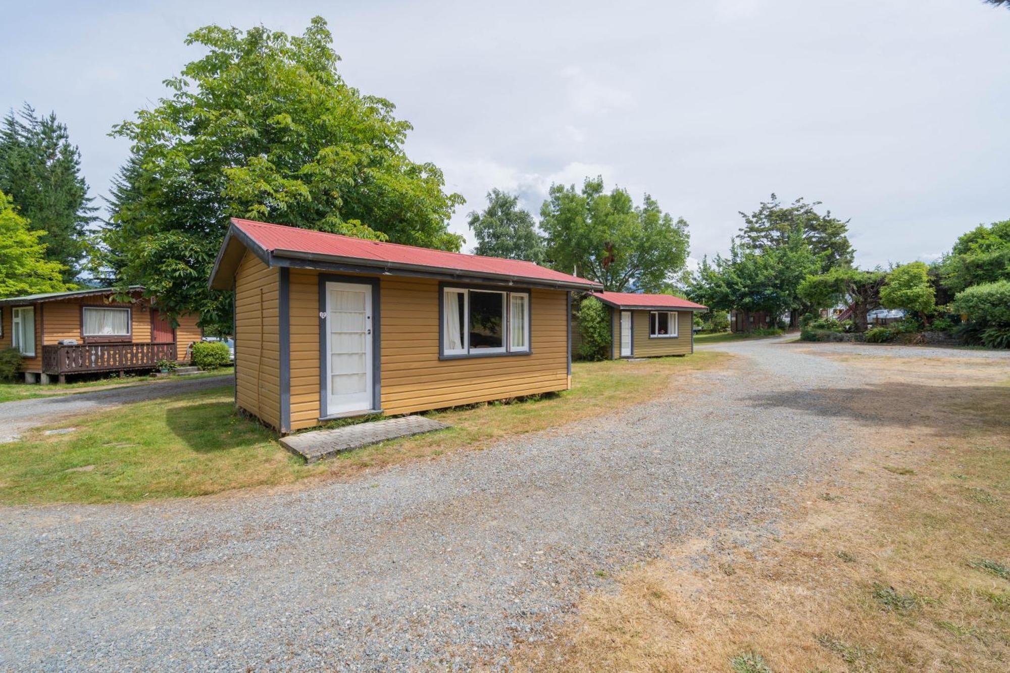 Manapouri Holiday Park Exterior photo